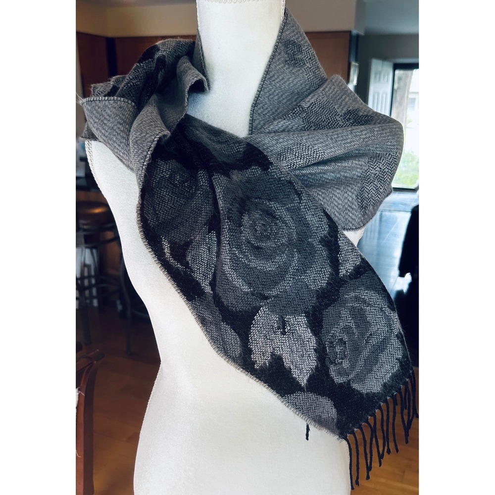 Croft & Barrow Scarf 100% Acrylic OS Grey Black Excellent Classic Floral Rose